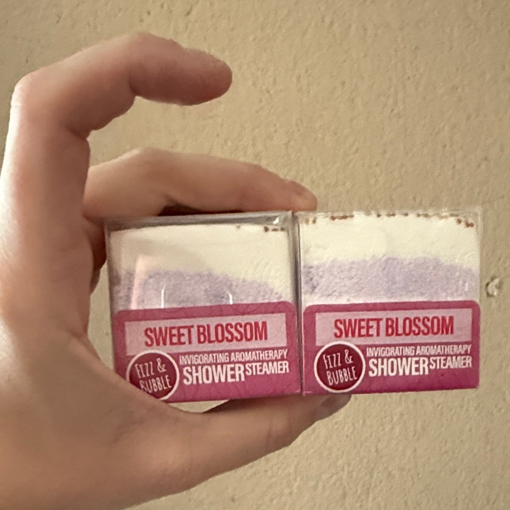 Fizz & bubble sweet blossom scented shower steam cubes brand new